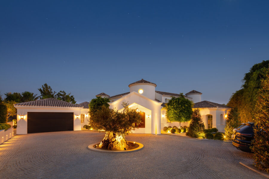 Pleyades 18 - Elegant Villa featuring Modern Design in Nueva Andalucía