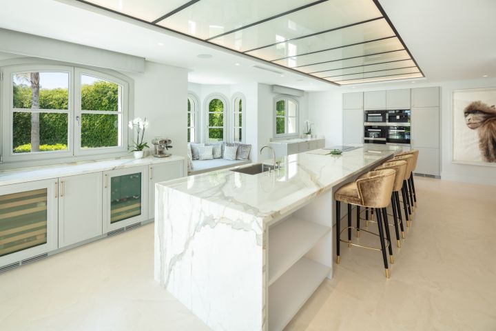 Pleyades 18 - Elegant Villa featuring Modern Design in Nueva Andalucía