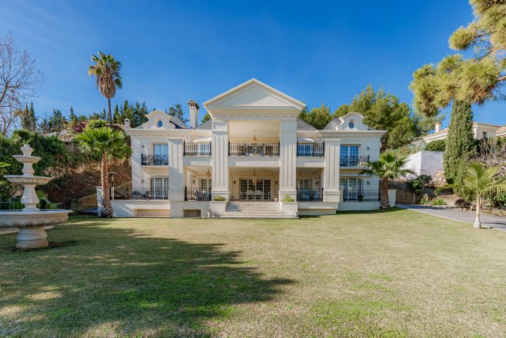 Villa in Cascada de Camojan - Exclusive Villa with Andalusian Charm