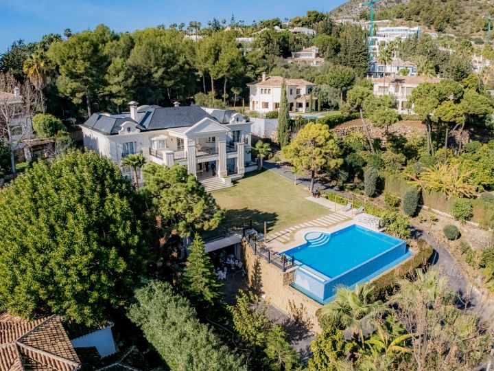 Villa in Cascada de Camojan - Exclusive Villa with Andalusian Charm