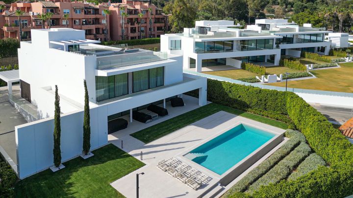 Villa avec 5 chambres et 5 salles de bain - Propriété contemporaine raffinée en première ligne de golf