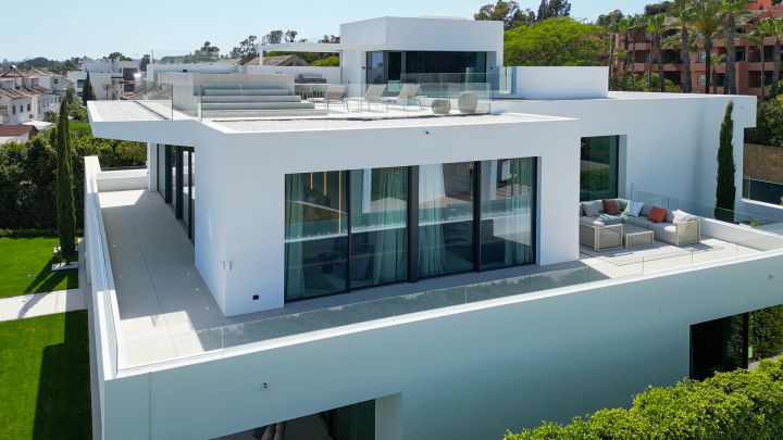Villa avec 5 chambres et 5 salles de bain - Propriété contemporaine raffinée en première ligne de golf