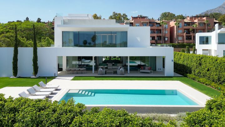 Villa avec 5 chambres et 5 salles de bain - Propriété contemporaine raffinée en première ligne de golf
