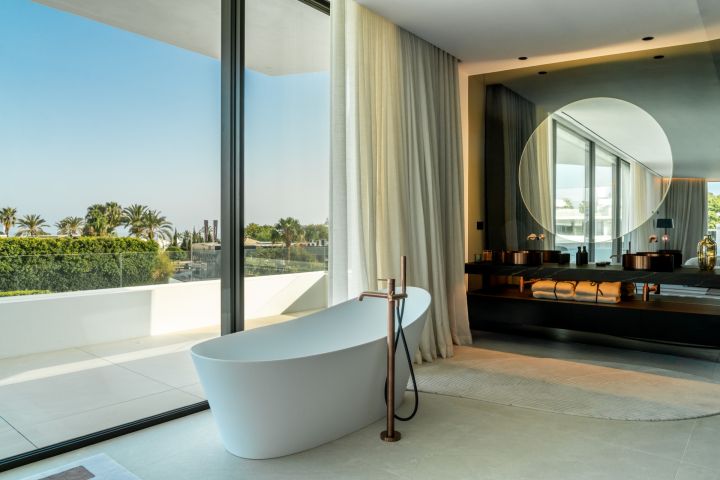 Villa avec 5 chambres et 5 salles de bain - Propriété contemporaine raffinée en première ligne de golf