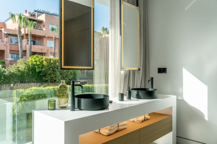 Villa avec 5 chambres et 5 salles de bain - Propriété contemporaine raffinée en première ligne de golf