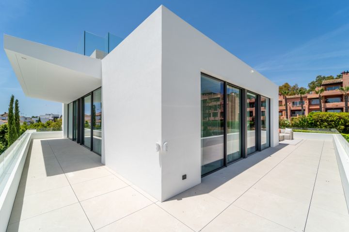 Villa avec 5 chambres et 5 salles de bain - Propriété contemporaine raffinée en première ligne de golf