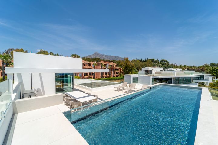 Villa avec 5 chambres et 5 salles de bain - Propriété contemporaine raffinée en première ligne de golf