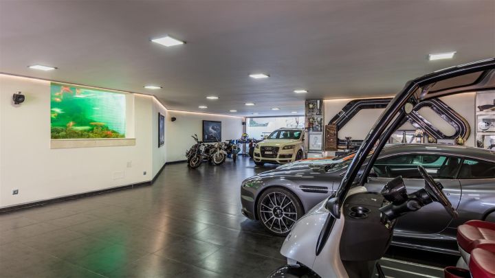 Villa avec 7 chambres et 7 salles de bain - Propriété sur mesure avec vue sur le golf à Las Brisas