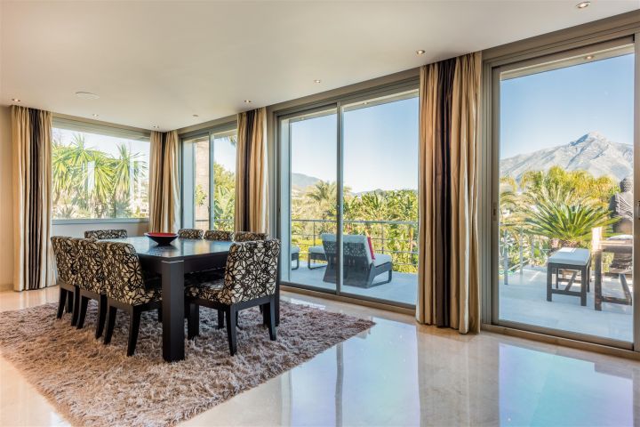 Villa avec 7 chambres et 7 salles de bain - Propriété sur mesure avec vue sur le golf à Las Brisas