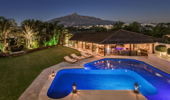 Villa avec 7 chambres et 7 salles de bain - Propriété sur mesure avec vue sur le golf à Las Brisas