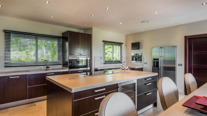 Villa avec 7 chambres et 7 salles de bain - Propriété sur mesure avec vue sur le golf à Las Brisas