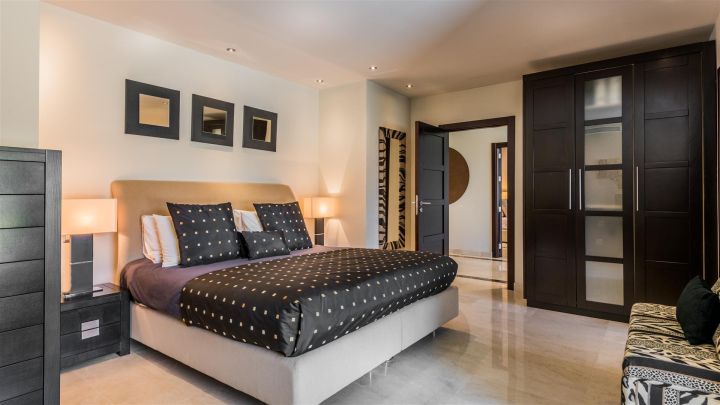 Villa avec 7 chambres et 7 salles de bain - Propriété sur mesure avec vue sur le golf à Las Brisas