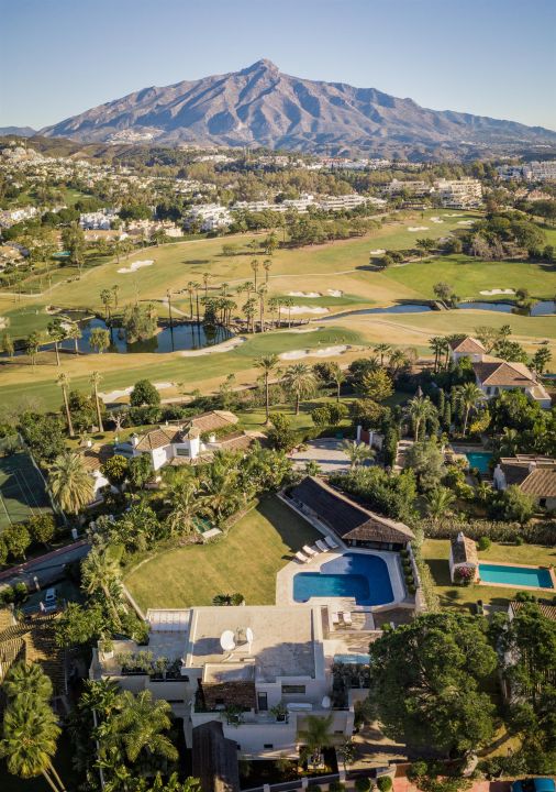 Villa avec 7 chambres et 7 salles de bain - Propriété sur mesure avec vue sur le golf à Las Brisas