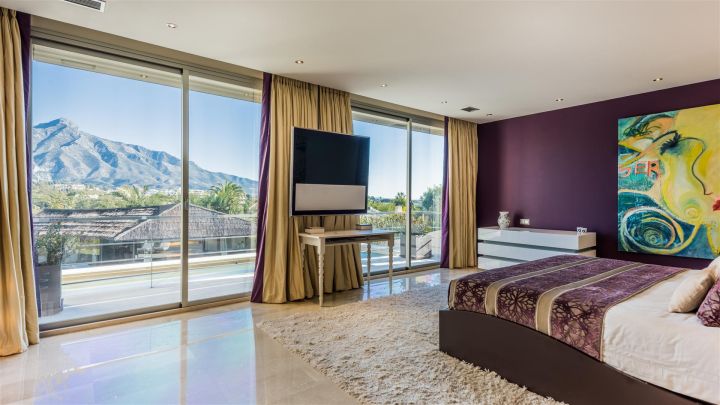 Villa avec 7 chambres et 7 salles de bain - Propriété sur mesure avec vue sur le golf à Las Brisas