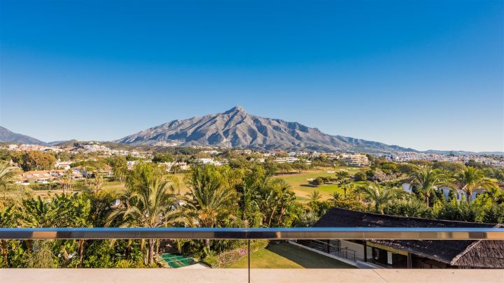 Villa avec 7 chambres et 7 salles de bain - Propriété sur mesure avec vue sur le golf à Las Brisas
