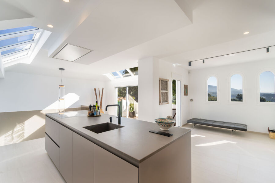 La Colina 18 - Propiedad moderna y contemporánea con impresionantes vistas al mar en La Colina
