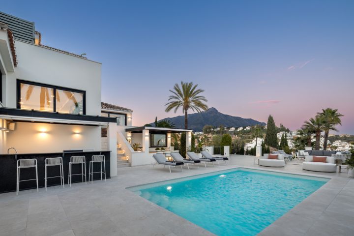 Villa Seraphina - Elegant Premium Home in a Gated Community