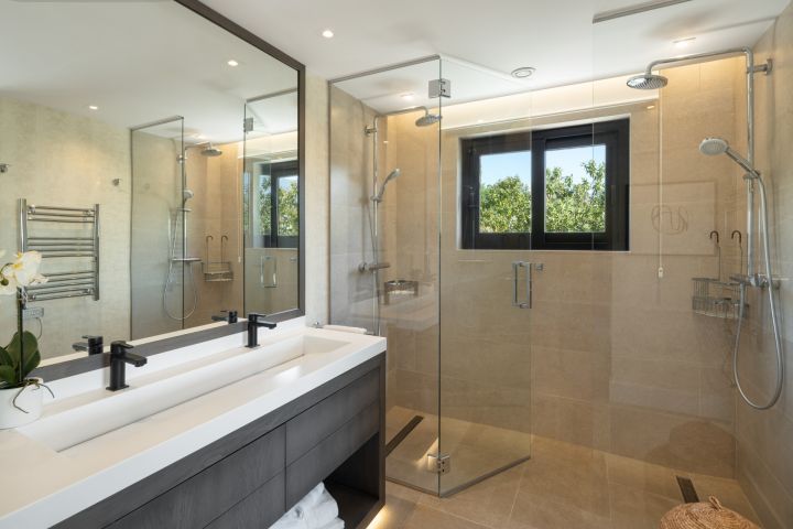 Villa Seraphina - Elegant Premium Home in a Gated Community