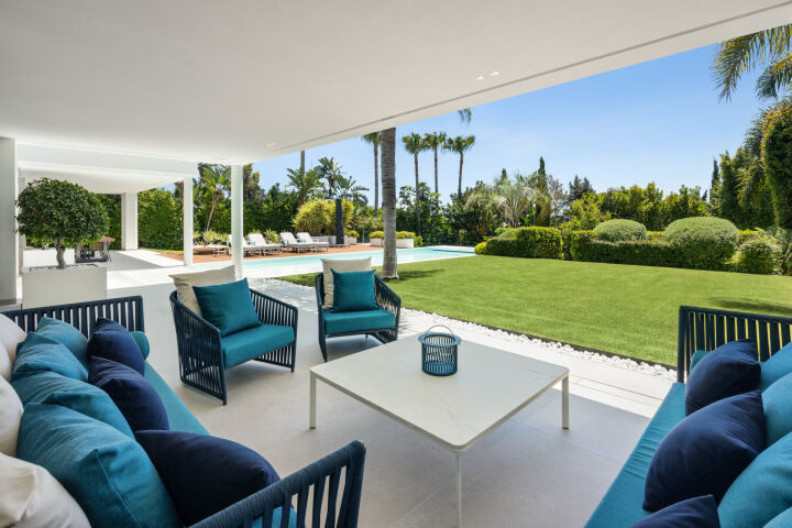 Villa Natura - Stylish Elegant Villa with Top-Tier Finishes in Marbesa
