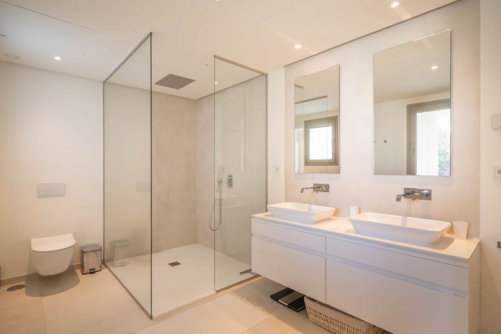 Exclusive Apartment in Nine Lions Residences - Bespoke High-End Home offering Golf Views