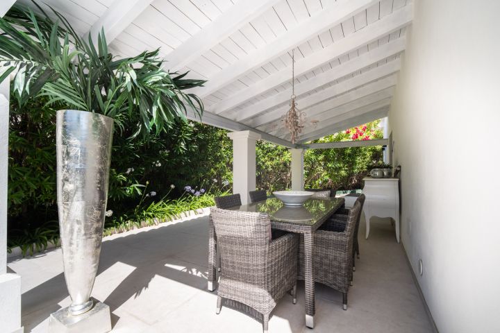 Property in La Quinta - Charming Modern Home with Top-Tier Finishes