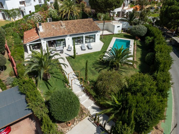 Property in La Quinta - Charming Modern Home with Top-Tier Finishes