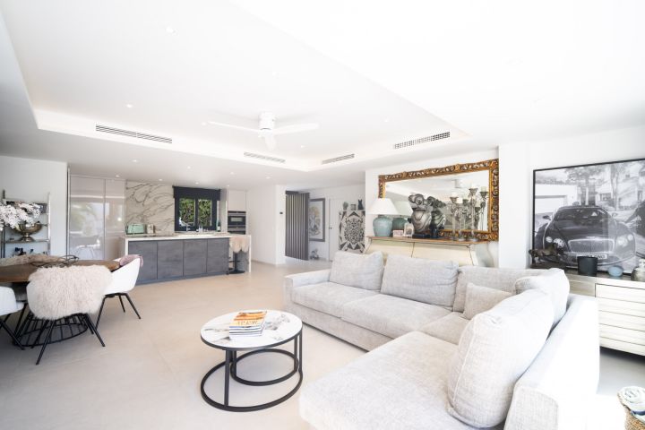 Property in La Quinta - Charming Modern Home with Top-Tier Finishes