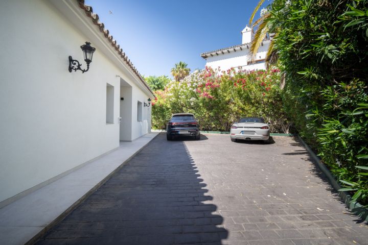 Property in La Quinta - Charming Modern Home with Top-Tier Finishes