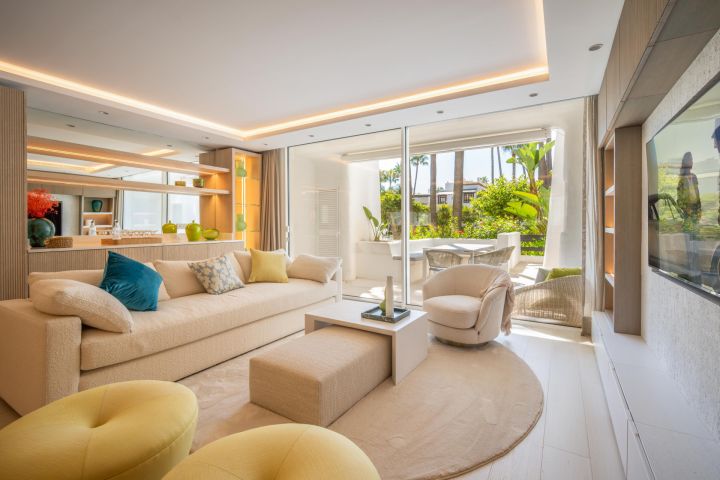 Granados 1-2 - Stylish Apartment with Stunning Sea Views in Marina Puente Romano