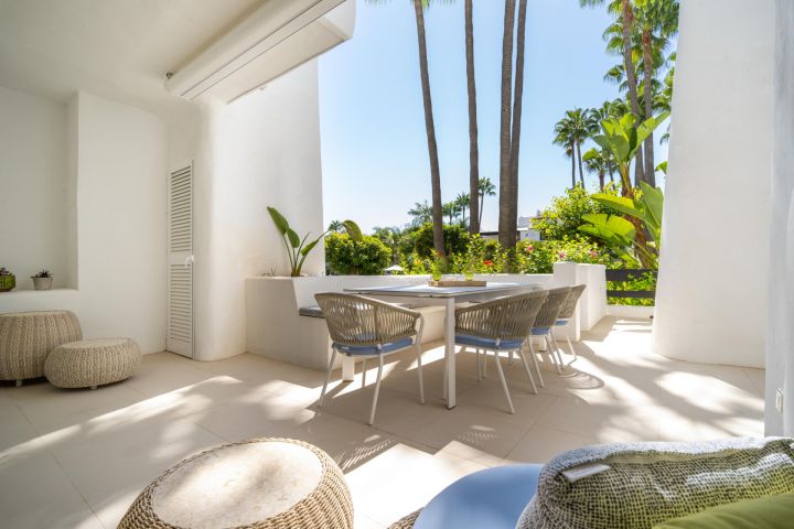 Granados 1-2 - Stylish Apartment with Stunning Sea Views in Marina Puente Romano
