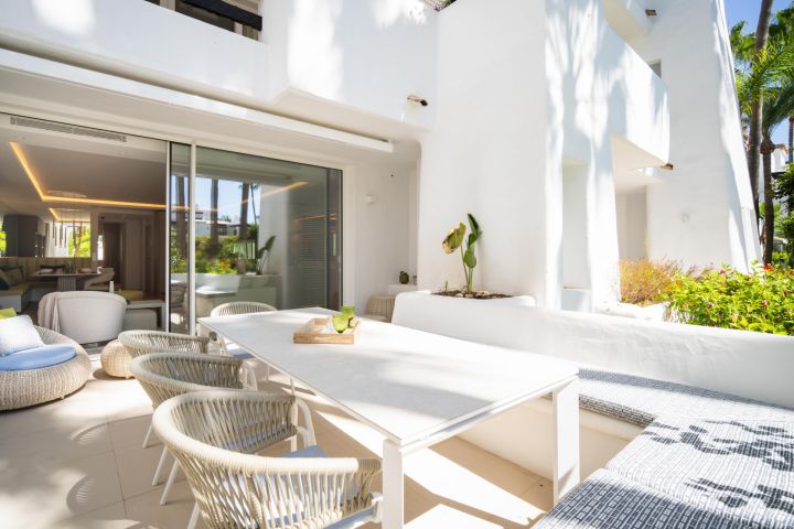 Granados 1-2 - Stylish Apartment with Stunning Sea Views in Marina Puente Romano