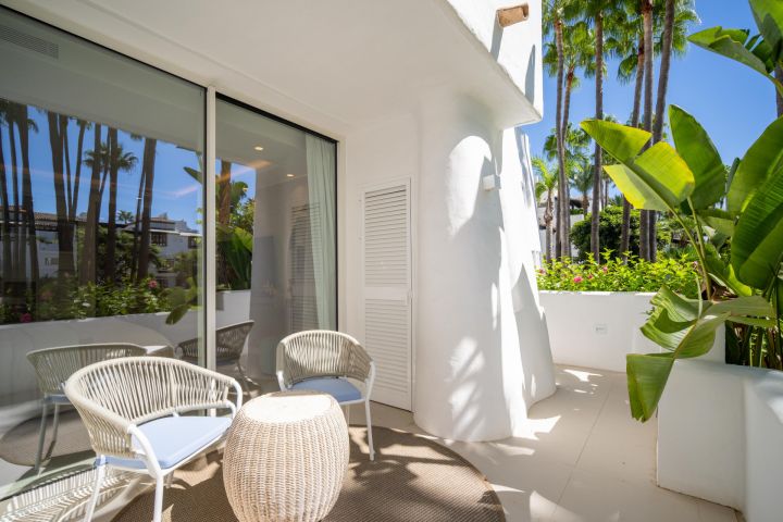 Granados 1-2 - Stylish Apartment with Stunning Sea Views in Marina Puente Romano