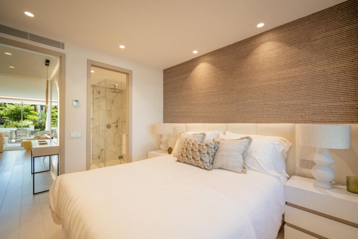 Granados 1-2 - Stylish Apartment with Stunning Sea Views in Marina Puente Romano