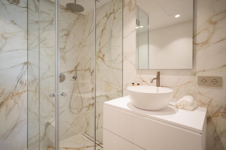 Granados 1-2 - Stylish Apartment with Stunning Sea Views in Marina Puente Romano