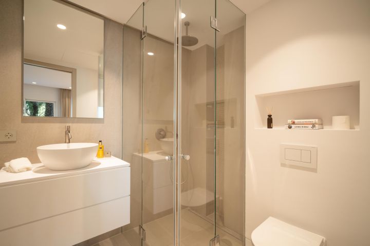 Granados 1-2 - Stylish Apartment with Stunning Sea Views in Marina Puente Romano