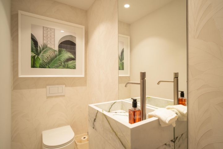 Granados 1-2 - Stylish Apartment with Stunning Sea Views in Marina Puente Romano