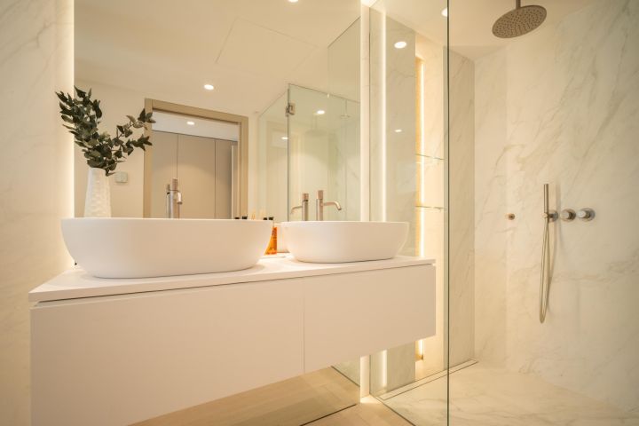 Granados 1-2 - Stylish Apartment with Stunning Sea Views in Marina Puente Romano