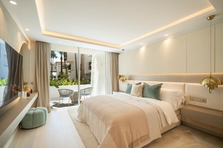 Granados 1-2 - Stylish Apartment with Stunning Sea Views in Marina Puente Romano
