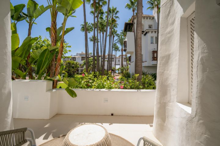 Granados 1-2 - Stylish Apartment with Stunning Sea Views in Marina Puente Romano