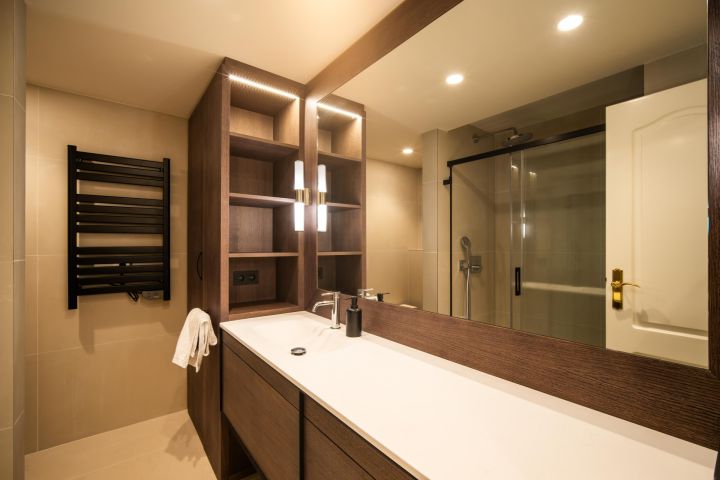 Apartment in Marina de Puente Romano - Elegant Upscale Property Frontline Golf