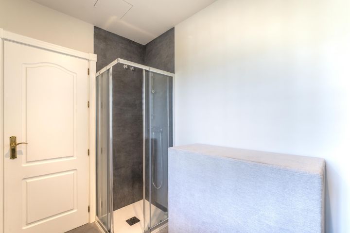 Apartment in Marina de Puente Romano - Elegant Upscale Property Frontline Golf