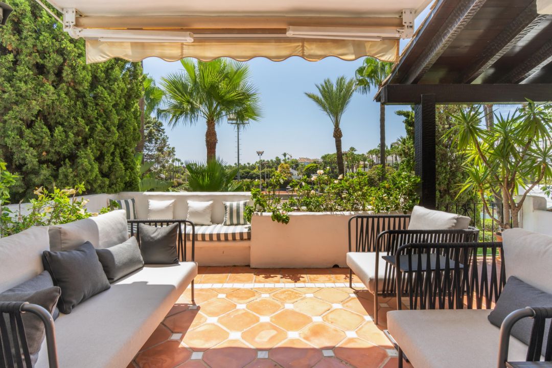 Apartment in Marina de Puente Romano - Elegant Upscale Property Frontline Golf