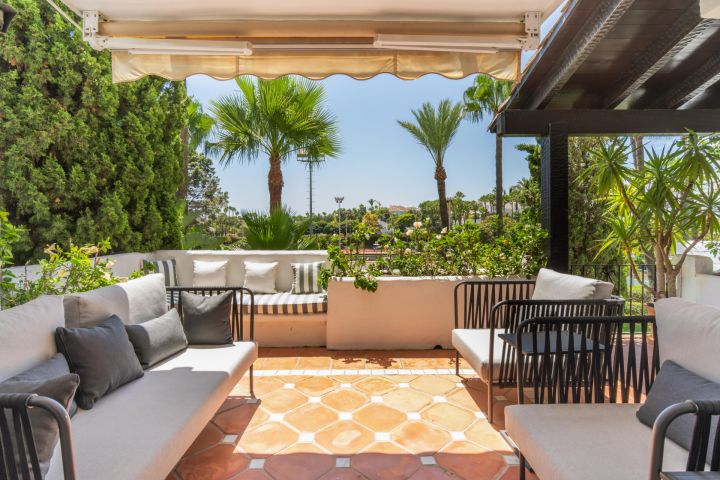 Apartment in Marina de Puente Romano - Elegant Upscale Property Frontline Golf