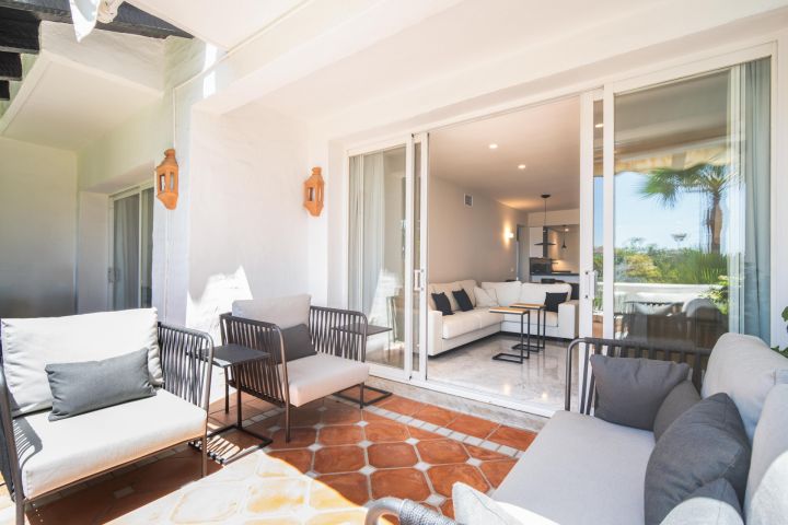 Apartment in Marina de Puente Romano - Elegant Upscale Property Frontline Golf