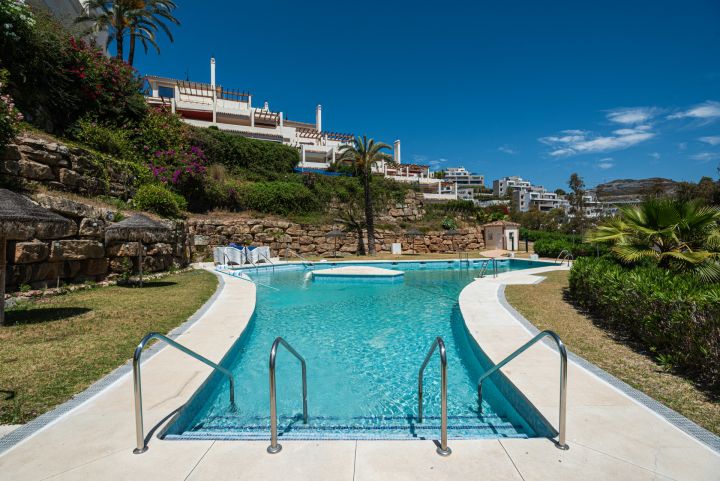 Belvederes 13 - Contemporary Property with Panoramic Views