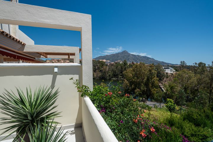 Belvederes 13 - Contemporary Property with Panoramic Views