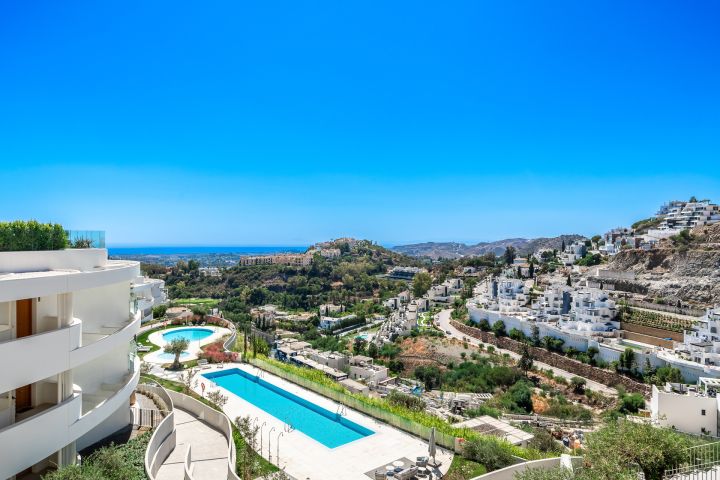 The View 102 - Contemporary Luxury Apartment in Private Community