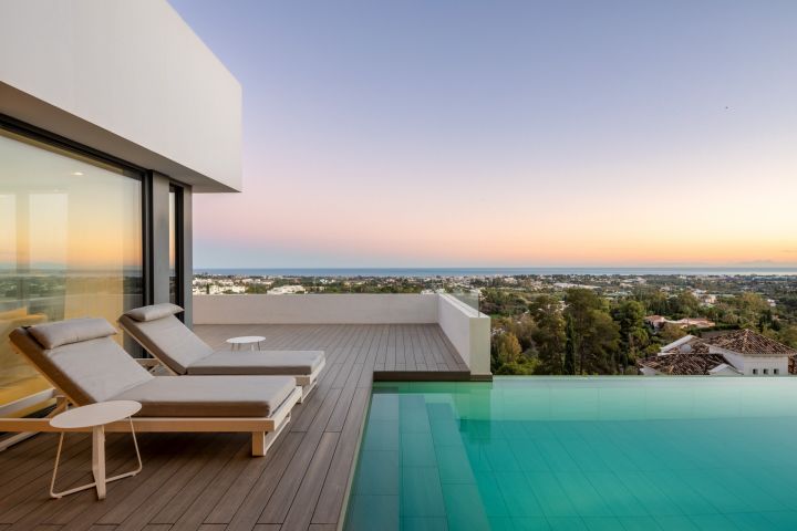 Herrojo 88 - Spacious Contemporary Property with Panoramic Sea Views in La Quinta