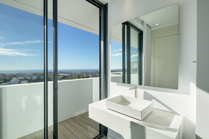 Herrojo 88 - Spacious Contemporary Property with Panoramic Sea Views in La Quinta