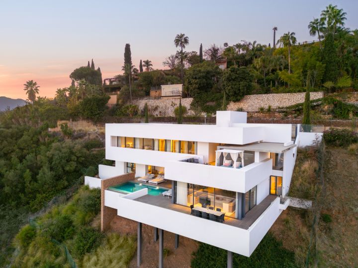 Herrojo 88 - Spacious Contemporary Property with Panoramic Sea Views in La Quinta
